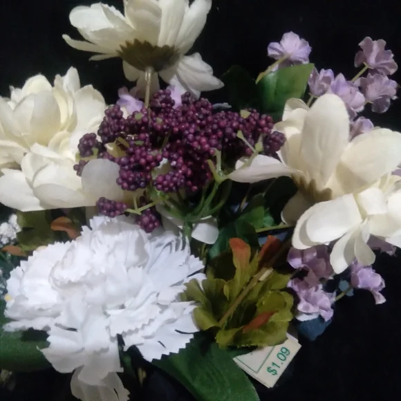Easter lilies, baby's breath and various other varieties of faux flowers - Picture 5 of 11